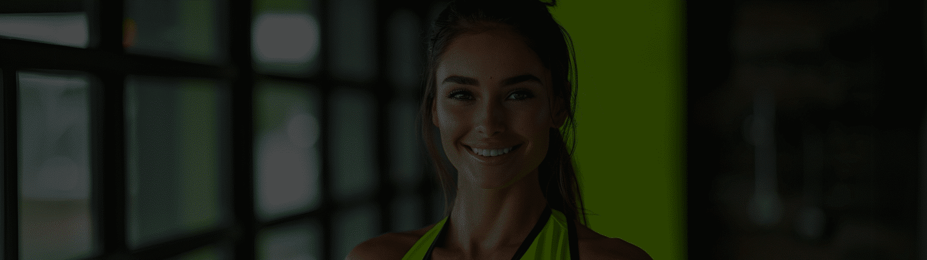 Woman in Fitness Gear with a Bright Smile – Flexelent Fitness Inspiration